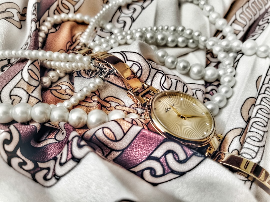 Photo Pearl necklace