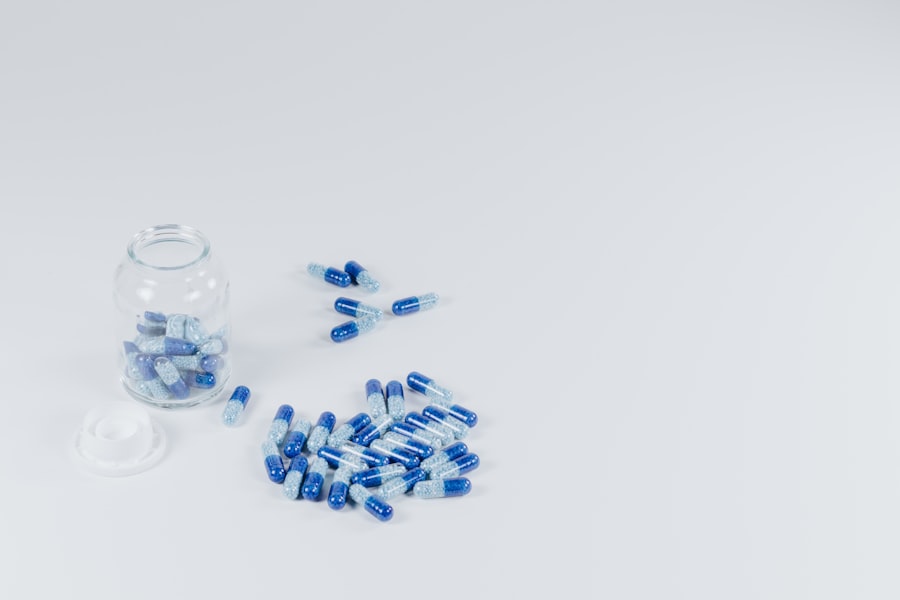 A nitrofurantoin antibiotikum hatásai és alkalmazása A nitrofurantoin antibiotikum használata kiemelkedően fontos szerepet játszik a húgyúti fertőzések kezelésében és megelőzésében. Az antibiotikum hatékonysága és gyors hatása miatt sok beteg számára jelent megoldást nyújt ezekre a gyakori problémákra. A gyógyszer előnyei közé tartozik az alacsony rezisztencia kialakulásának kockázata is, ami különösen fontos egy olyan világban, ahol az antibiotikum-rezisztencia egyre nagyobb problémát jelent.