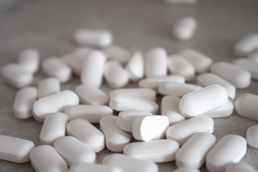 A legjobb savlekötő gyógyszerek beszerzése viszonylag egyszerű folyamat; sok antacid vény nélkül kapható gyógyszerként elérhető patikákban és online áruházakban egyaránt. Vásárlás előtt érdemes alaposan tájékozódni az egyes termékekről és azok hatóanyagaikról. Az interneten található vélemények és értékelések segíthetnek abban, hogy megtaláljuk az igényeinknek legjobban megfelelő készítményt.