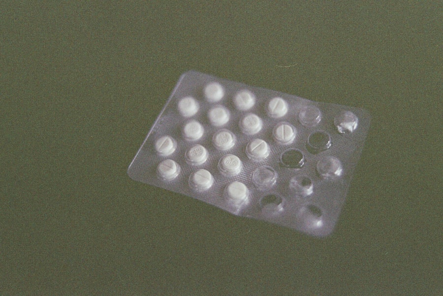 A Contramal csepp adagolása szigorúan orvosi javaslat alapján történik, és az egyéni szükségletekhez igazodik. A felnőttek esetében általában 20-40 csepp javasolt kezdő adagként, amelyet szükség szerint 4-6 óránként lehet ismételni. Azonban fontos figyelembe venni, hogy a maximális napi adag nem haladhatja meg a 400 mg tramadolt.