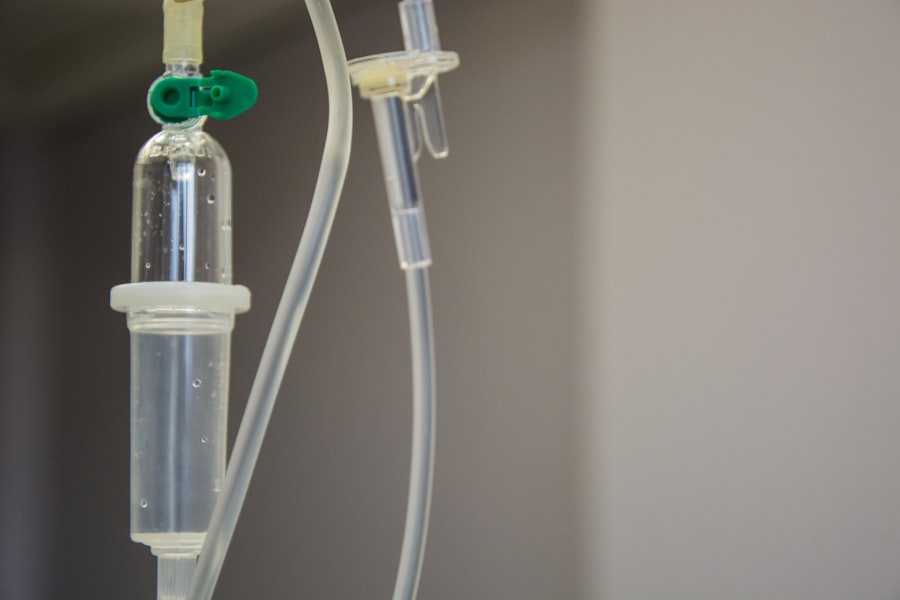 A gyulladáscsökkentő és antibakteriális kenőcsök alkalmazása során fontos figyelembe venni a bőr állapotát és az adott problémát. A gyulladáscsökkentő kenőcsök ideálisak lehetnek olyan esetekben, amikor a fájdalom és gyulladás dominál, míg az antibakteriális készítmények akkor javasoltak, ha fennáll a fertőzés veszélye. Sok esetben azonban ezek a készítmények kombinálhatóak is, hogy maximális hatékonyságot érjünk el.