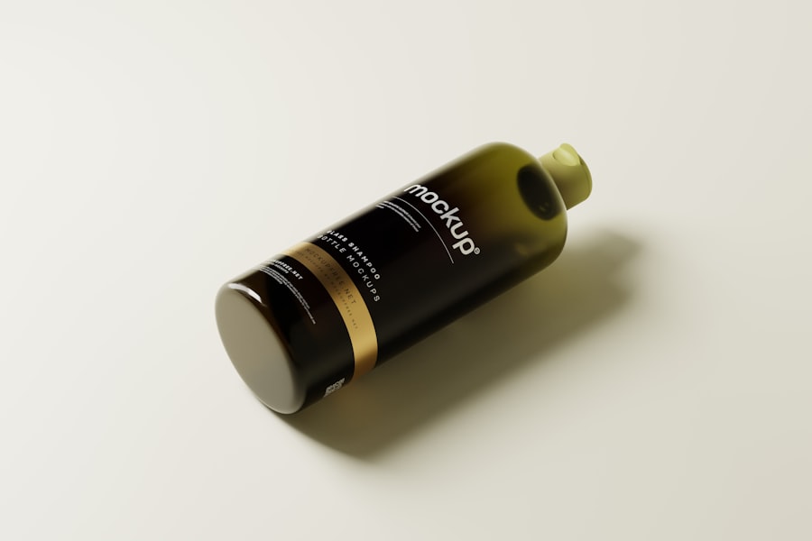 A Ketokonazol sampon egy speciális, gombaellenes hatóanyagot tartalmazó készítmény, amelyet elsősorban a fejbőr gombás fertőzéseinek kezelésére használnak. A ketokonazol hatóanyag képes megakadályozni a gombák szaporodását, így hatékonyan küzd a különböző fejbőrproblémák, például a korpa és a seborrheás dermatitis ellen. A sampon formájában történő alkalmazás lehetővé teszi, hogy a hatóanyag közvetlenül a fejbőrre kerüljön, így gyorsabb és célzottabb hatást fejt ki.