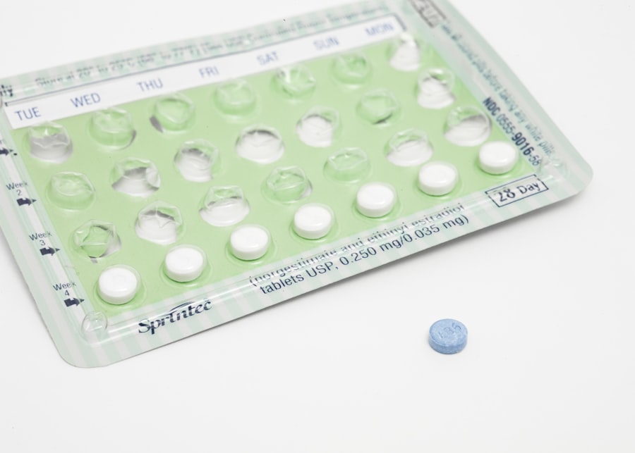 A fogamzásgátló kúp egy olyan helyi fogamzásgátló módszer, amelyet a női reproduktív rendszer védelmére terveztek. Ezek a kúpok általában hormonokat vagy más aktív összetevőket tartalmaznak, amelyek megakadályozzák a spermiumok bejutását a méhbe, ezzel csökkentve a teherbeesés esélyét. A kúpok formájukban és állagukban eltérhetnek, de általában lágy, zselés vagy szilárd anyagból készülnek, amelyeket a hüvelybe kell helyezni.