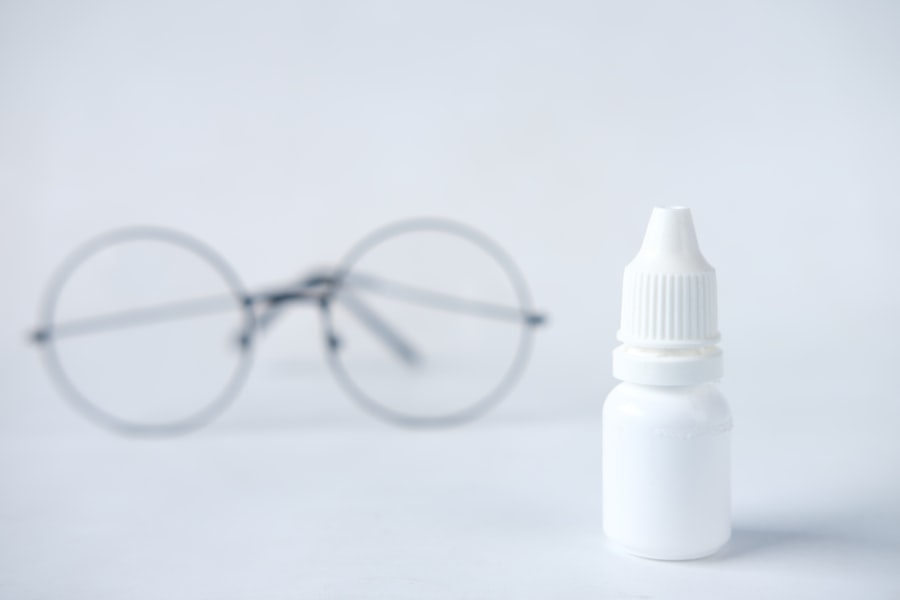 Az amoxicillin recept nélküli beszerzése számos kockázatot rejt magában, de ennek ellenére sokan keresnek alternatív módokat a gyógyszer megszerzésére. Az interneten elérhető online gyógyszertárak és weboldalak népszerűvé váltak, ahol a felhasználók anélkül rendelhetnek gyógyszereket, hogy orvosi receptet kellene bemutatniuk. Ezek a platformok gyakran hirdetik, hogy gyors és egyszerű megoldást kínálnak a betegek számára, akik sürgős segítségre szorulnak.