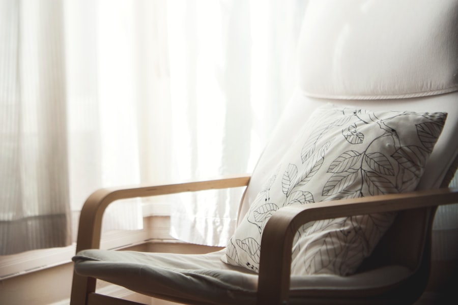 A reflux savlekötők, más néven antacidok, olyan gyógyszerek, amelyek célja a gyomorsav semlegesítése. Ezek a készítmények általában gyorsan hatnak, és azonnali enyhülést nyújtanak a gyomorégés és a savas reflux tüneteivel szemben. A savlekötők működési elve abban rejlik, hogy a gyomorban lévő savakat semlegesítik, így csökkentve a gyomor savasságát.