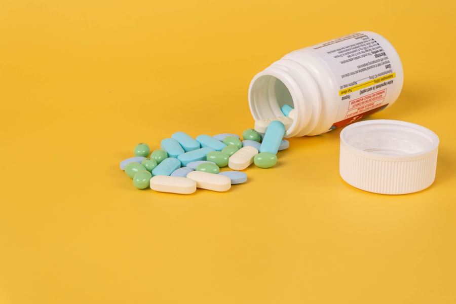 A Vetoquinol antibiotikum egy olyan készítmény, amelyet kifejezetten állatok számára fejlesztettek ki, és célja a bakteriális fertőzések kezelése. A Vetoquinol antibiotikum különösen fontos szerepet játszik az állatgyógyászatban, mivel segít megelőzni és kezelni a különböző fertőző betegségeket, amelyek az állatok egészségét veszélyeztethetik. Az állatorvosok gyakran alkalmazzák ezt a gyógyszert különböző állatfajoknál, hogy biztosítsák a gyors felépülést és a betegségek terjedésének megakadályozását.