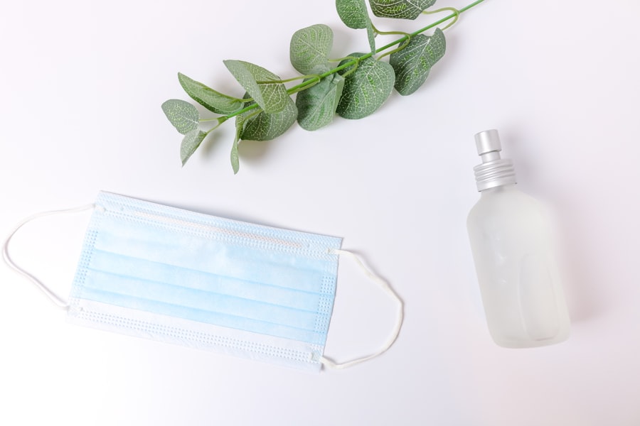 A gyulladáscsökkentő spray egy olyan helyi alkalmazású készítmény, amelyet a gyulladásos állapotok kezelésére fejlesztettek ki. Ezek a spray-k általában olyan hatóanyagokat tartalmaznak, amelyek képesek csökkenteni a gyulladásos reakciókat, enyhíteni a fájdalmat és javítani a szövetek regenerálódását. A spray formátum lehetővé teszi, hogy a hatóanyagok közvetlenül a problémás területre jussanak, így gyorsabb és hatékonyabb eredményeket érhetünk el, mint a szájon át szedhető gyógyszerek esetében.