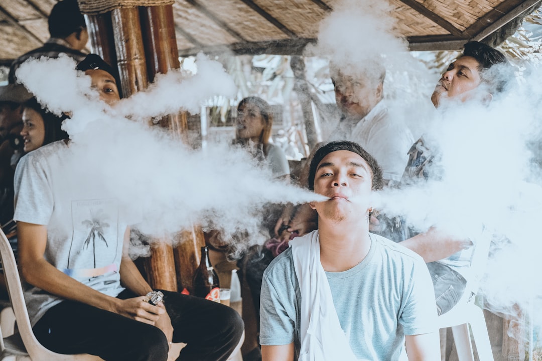 Photo Cigarette smoking