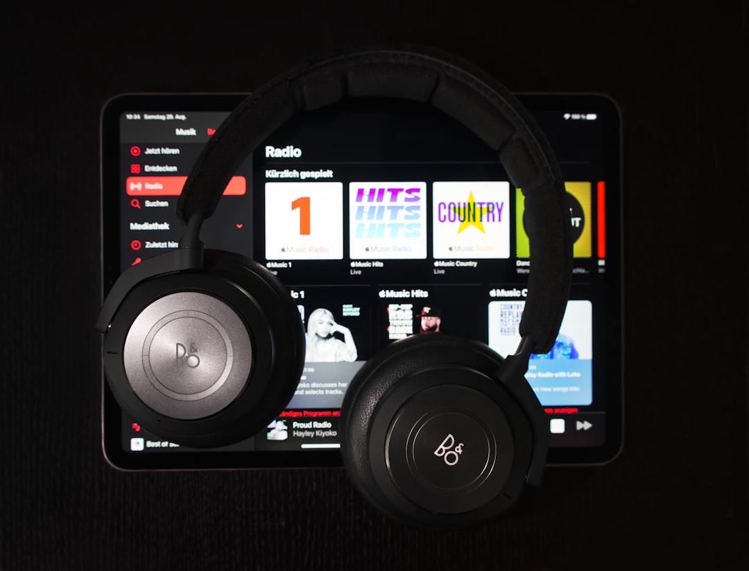 Photo Noise-cancelling headphones