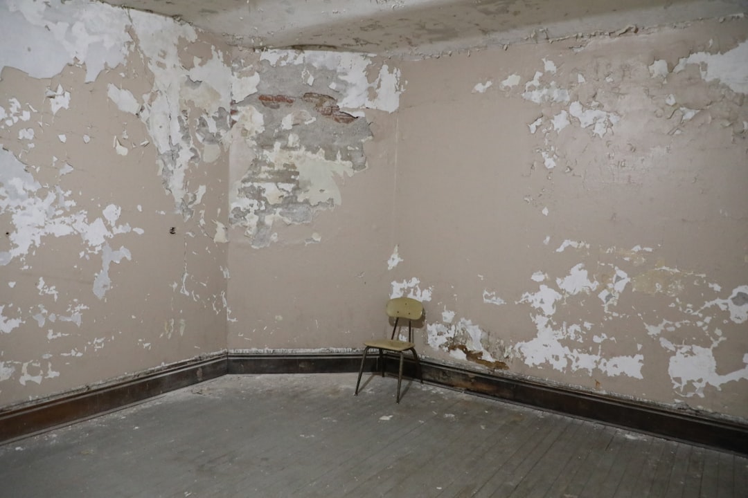 Photo Moldy bathroom