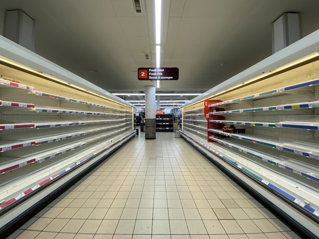 Photo Empty shelves