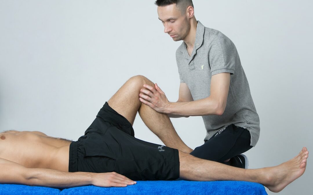Photo Chiropractor adjusting