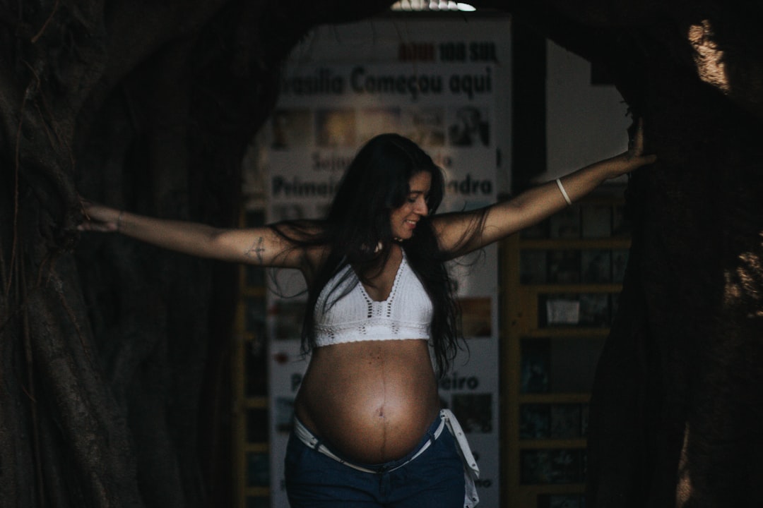 Photo Baby holding belly