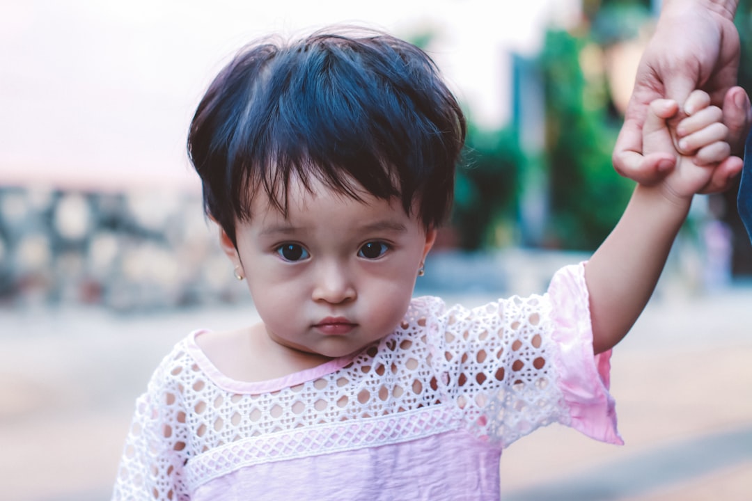 Photo Child holding stomach