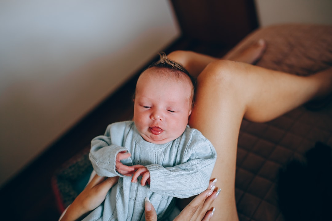 Photo Baby constipation: Baby massage