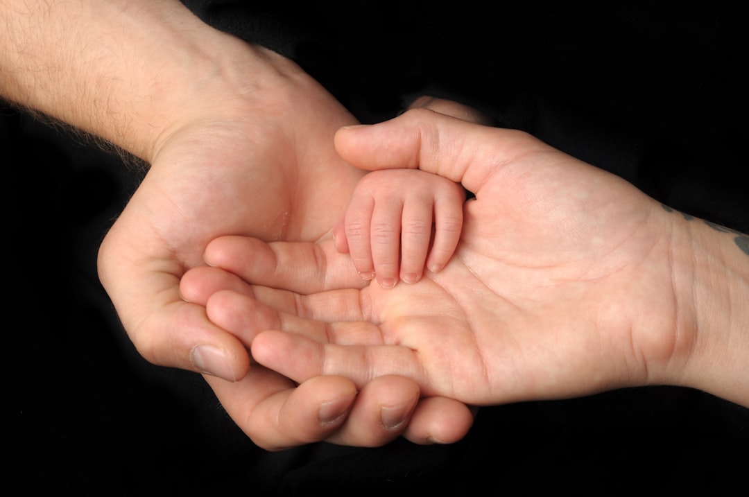 Photo Childs hand