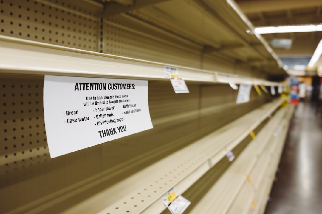 Photo Empty shelves