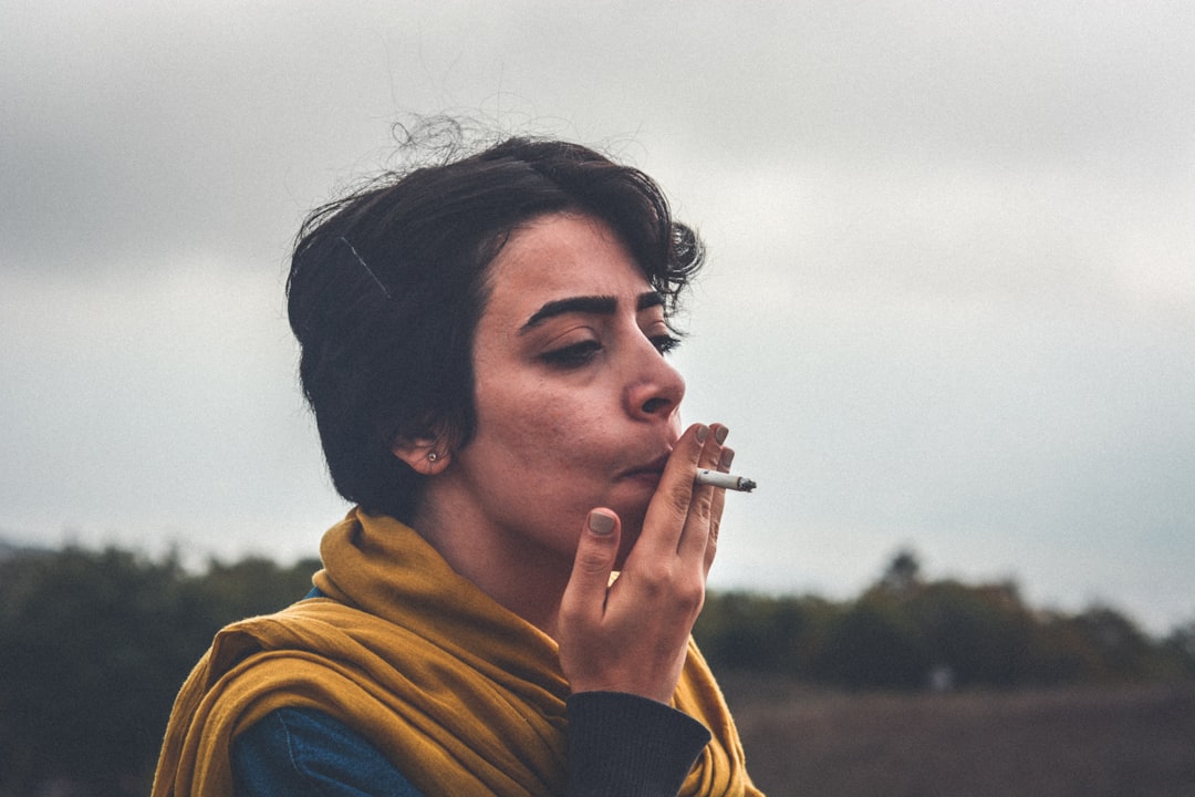 Photo Coughing woman