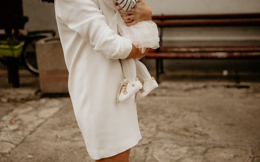 Photo Baby holding motrin