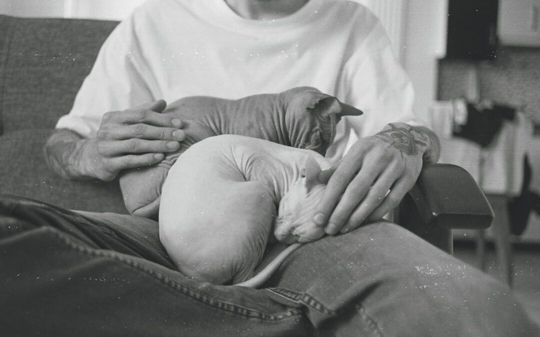 Photo Breastfeeding mother taking aspirin