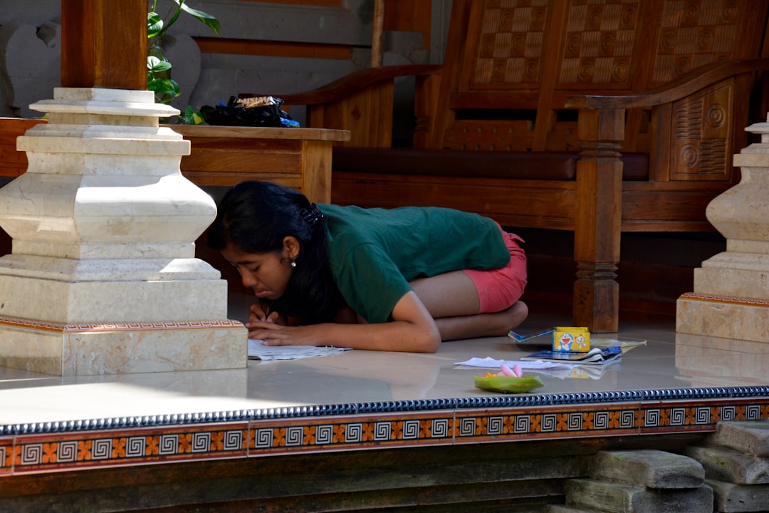 Photo Child taking aspirin