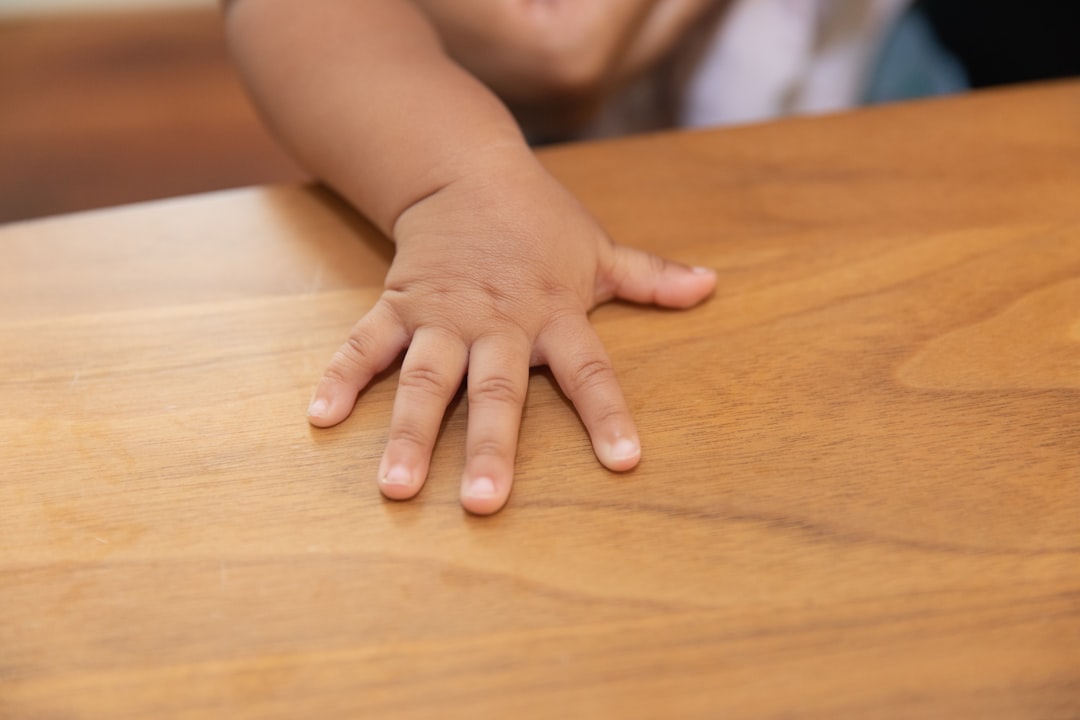 Photo wart on childs hand