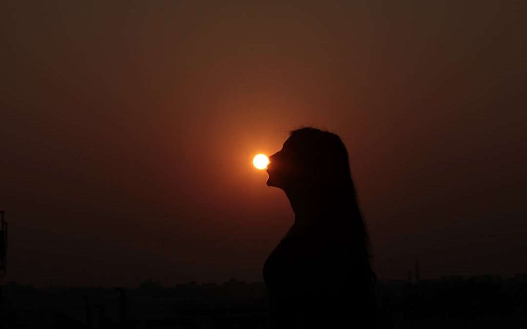 Photo pregnancy and sunbathing: sun protection, prevention of overheating
