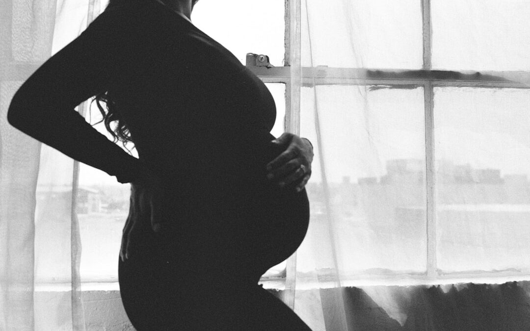 Photo Pregnancy and breathing exercises: labor preparation routine
