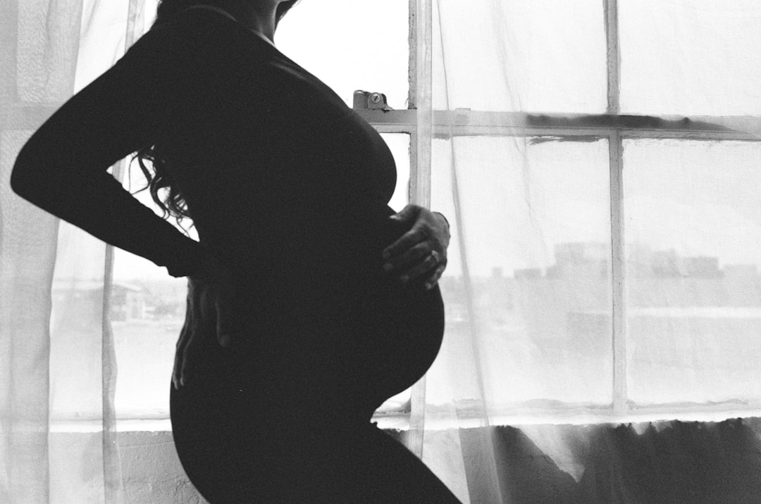 Photo Pregnancy and breathing exercises: labor preparation routine