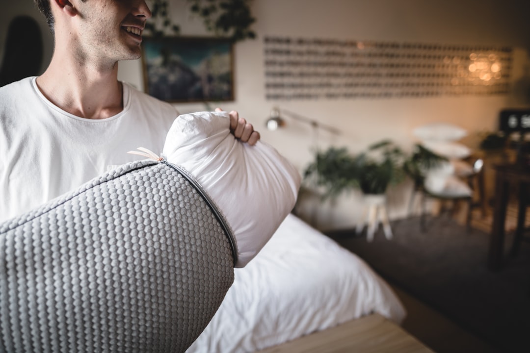 Photo pregnancy and side lying: cushioning techniques with pictures
