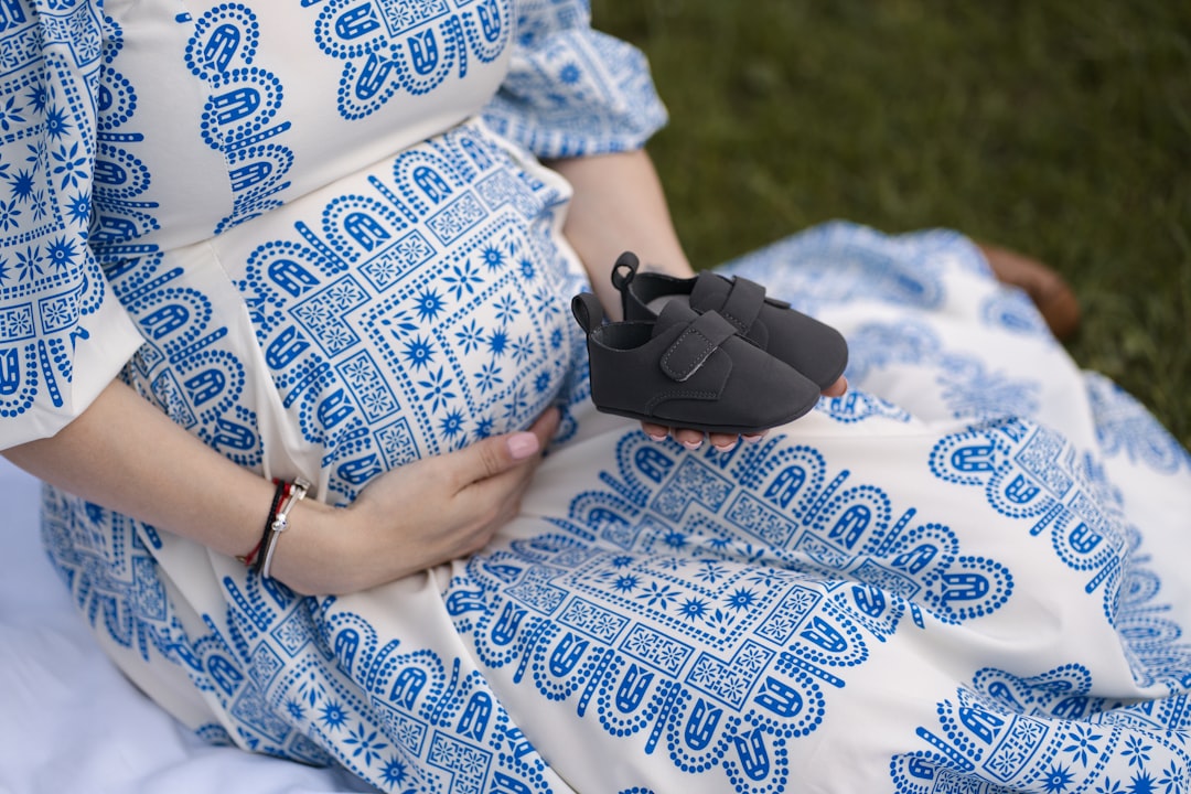 Photo pregnancy and yoga accessories: block, strap, pillow use